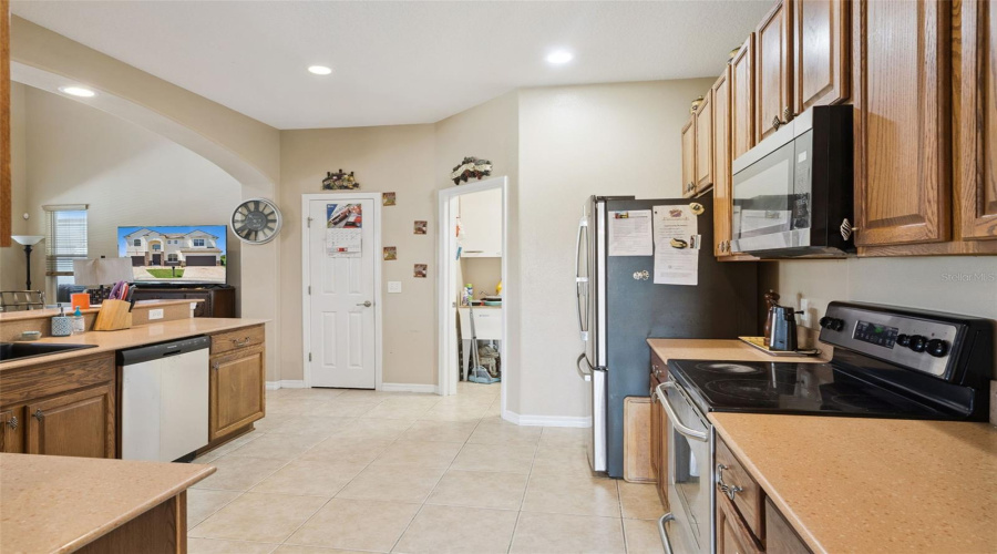 DAVENPORT, Florida 33837, 6 Bedrooms Bedrooms, ,4 BathroomsBathrooms,Residential,For Sale,LEXINGTON,0,MFRS5152125