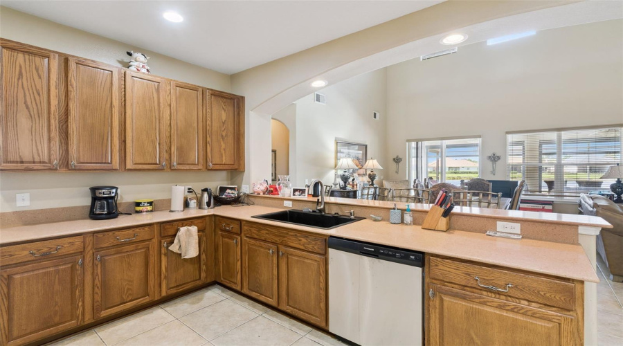 DAVENPORT, Florida 33837, 6 Bedrooms Bedrooms, ,4 BathroomsBathrooms,Residential,For Sale,LEXINGTON,0,MFRS5152125