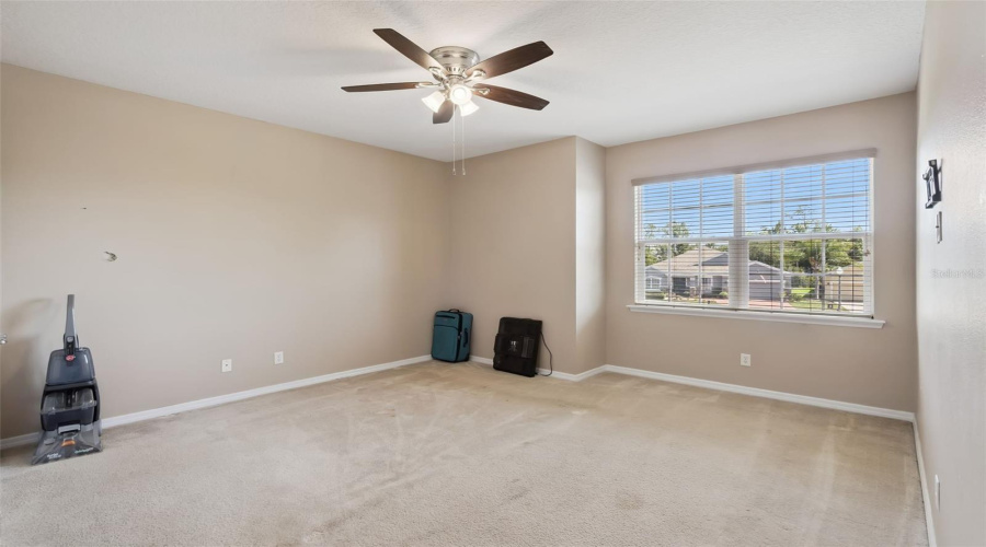 DAVENPORT, Florida 33837, 6 Bedrooms Bedrooms, ,4 BathroomsBathrooms,Residential,For Sale,LEXINGTON,0,MFRS5152125