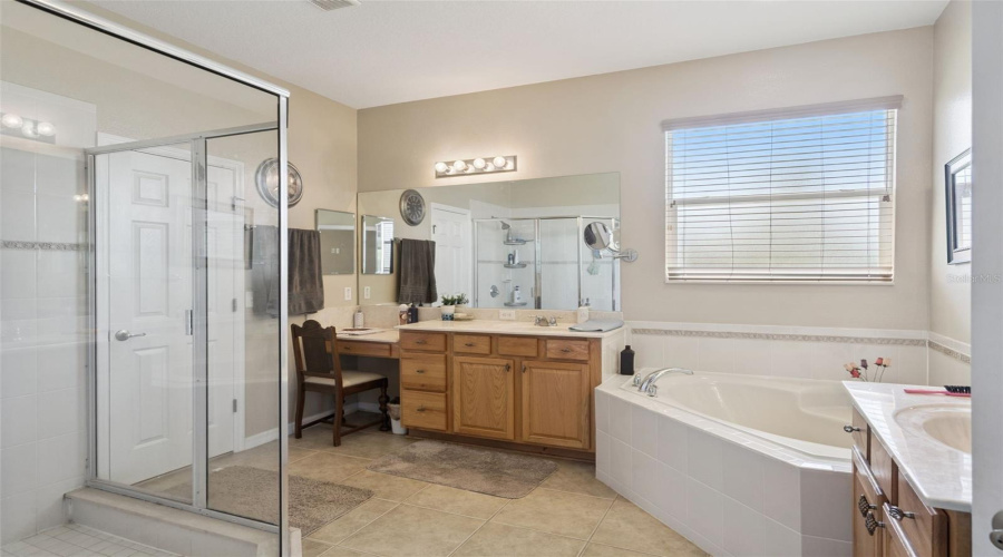 DAVENPORT, Florida 33837, 6 Bedrooms Bedrooms, ,4 BathroomsBathrooms,Residential,For Sale,LEXINGTON,0,MFRS5152125