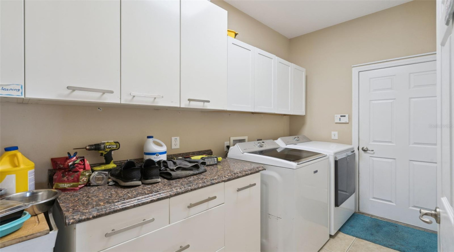 DAVENPORT, Florida 33837, 6 Bedrooms Bedrooms, ,4 BathroomsBathrooms,Residential,For Sale,LEXINGTON,0,MFRS5152125