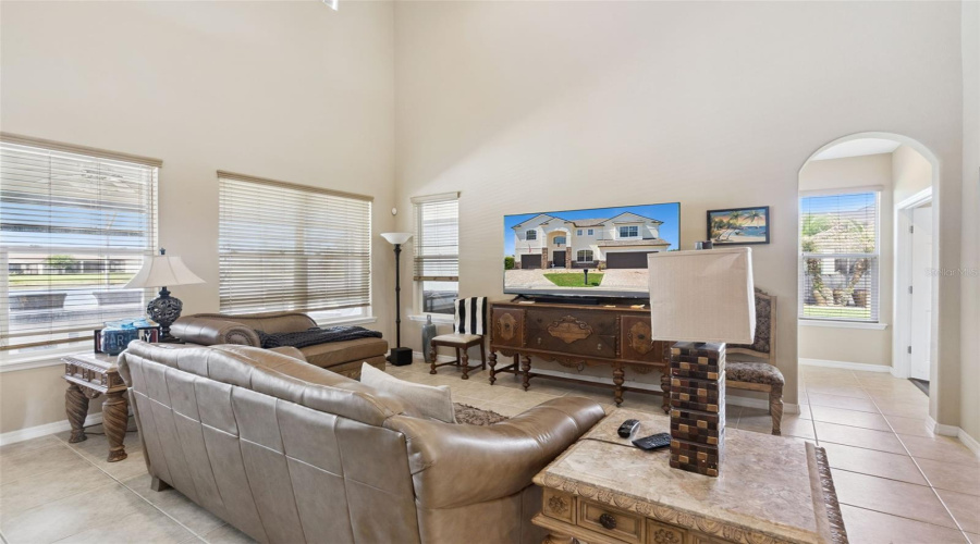 DAVENPORT, Florida 33837, 6 Bedrooms Bedrooms, ,4 BathroomsBathrooms,Residential,For Sale,LEXINGTON,0,MFRS5152125