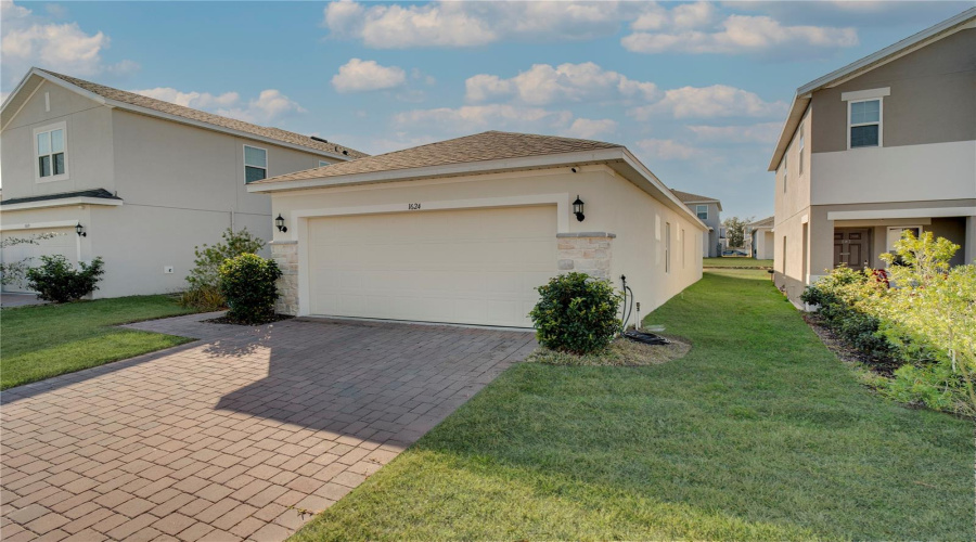 DAVENPORT, Florida 33837, 4 Bedrooms Bedrooms, ,2 BathroomsBathrooms,Residential,For Sale,SWAN SWIM,0,MFRO6383788