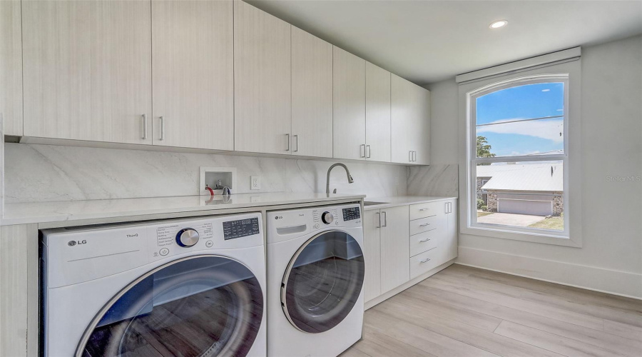 ORLANDO, Florida 32836, 6 Bedrooms Bedrooms, ,6 BathroomsBathrooms,Residential,For Sale,LONE TREE,0,MFRO6417540