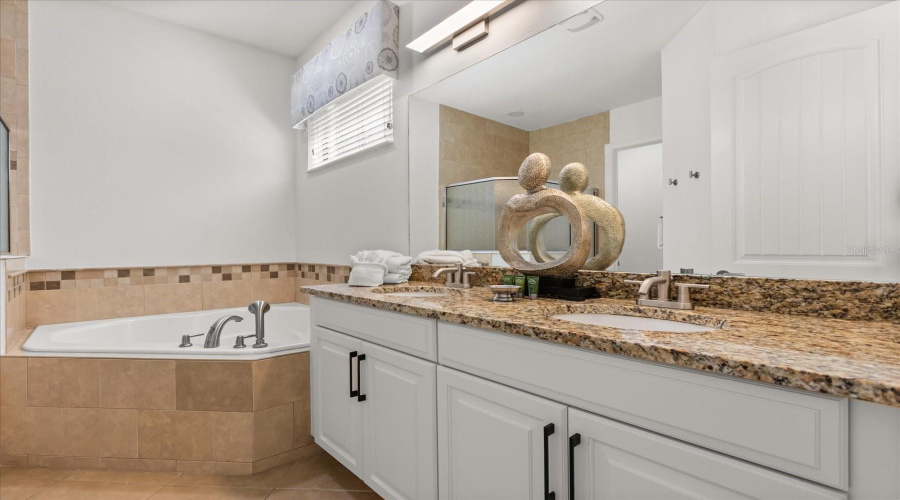 REUNION, Florida 34747, 5 Bedrooms Bedrooms, ,5 BathroomsBathrooms,Residential,For Sale,GOLDEN BEAR,0,MFRO6326040
