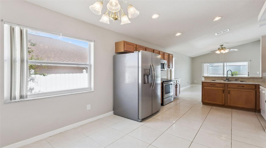 Kitchen w/ Breakfast Nook
