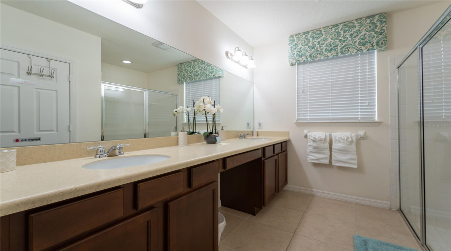 DAVENPORT, Florida 33896, 5 Bedrooms Bedrooms, ,4 BathroomsBathrooms,Residential,For Sale,YORKSHIRE,0,MFRO6418054