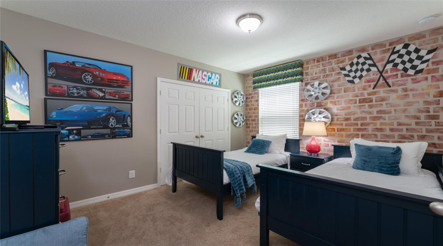 DAVENPORT, Florida 33896, 5 Bedrooms Bedrooms, ,4 BathroomsBathrooms,Residential,For Sale,YORKSHIRE,0,MFRO6418054