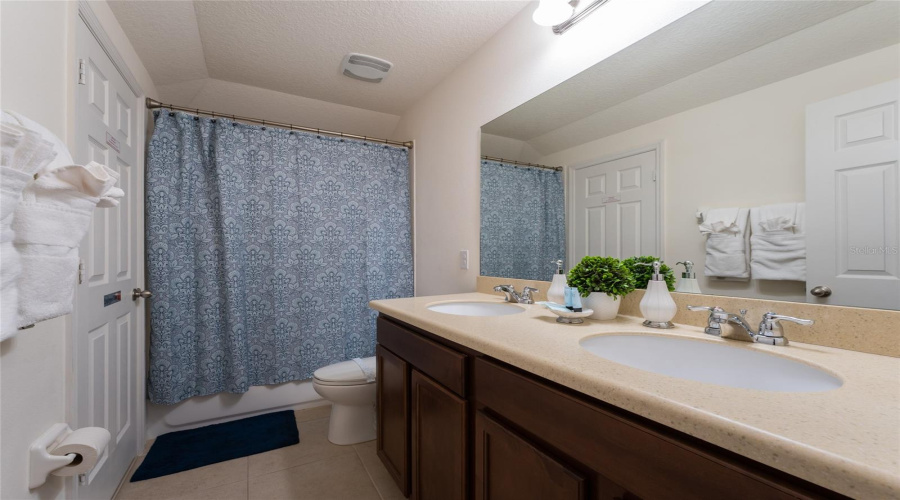 DAVENPORT, Florida 33896, 5 Bedrooms Bedrooms, ,4 BathroomsBathrooms,Residential,For Sale,YORKSHIRE,0,MFRO6418054