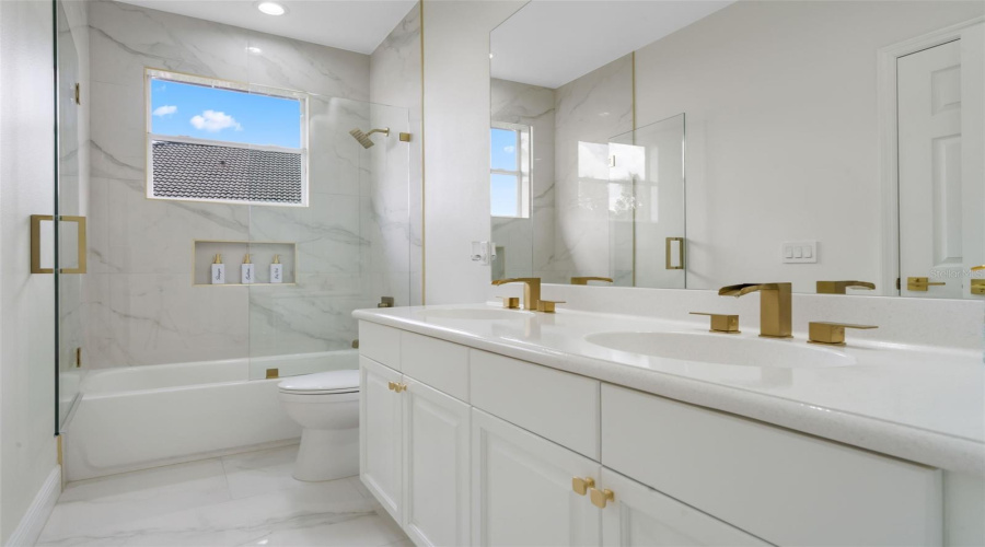 DAVENPORT, Florida 33837, 5 Bedrooms Bedrooms, ,4 BathroomsBathrooms,Residential,For Sale,CHELSEA,0,MFRO6350800