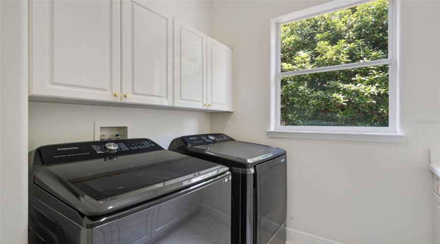 DAVENPORT, Florida 33837, 5 Bedrooms Bedrooms, ,4 BathroomsBathrooms,Residential,For Sale,CHELSEA,0,MFRO6350800