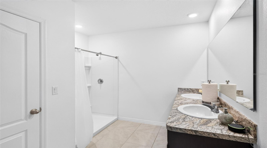 DAVENPORT, Florida 33897, 3 Bedrooms Bedrooms, ,2 BathroomsBathrooms,Residential,For Sale,FOX SQUIRREL,0,MFRG5113856