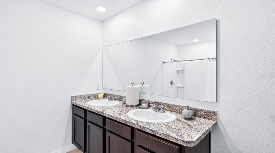 DAVENPORT, Florida 33897, 3 Bedrooms Bedrooms, ,2 BathroomsBathrooms,Residential,For Sale,FOX SQUIRREL,0,MFRG5113856