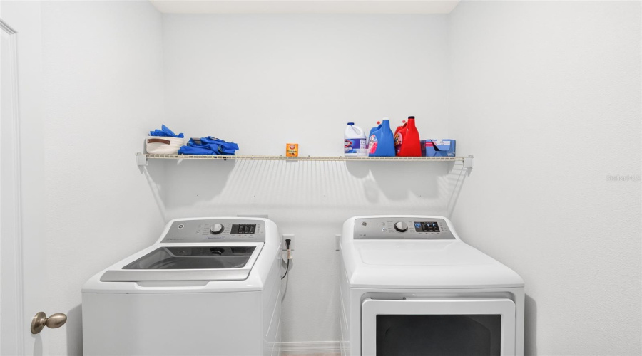 DAVENPORT, Florida 33897, 3 Bedrooms Bedrooms, ,2 BathroomsBathrooms,Residential,For Sale,FOX SQUIRREL,0,MFRG5113856