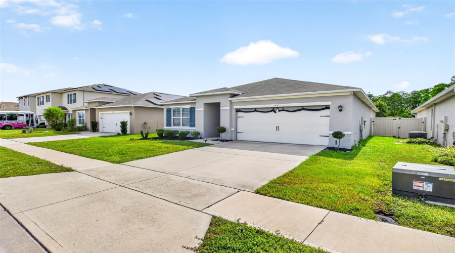 DAVENPORT, Florida 33897, 3 Bedrooms Bedrooms, ,2 BathroomsBathrooms,Residential,For Sale,FOX SQUIRREL,0,MFRG5113856
