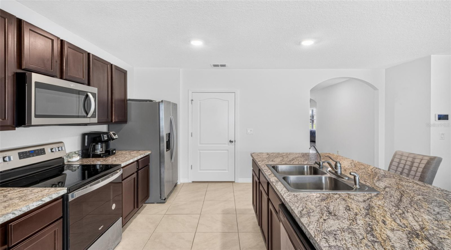DAVENPORT, Florida 33897, 3 Bedrooms Bedrooms, ,2 BathroomsBathrooms,Residential,For Sale,FOX SQUIRREL,0,MFRG5113856