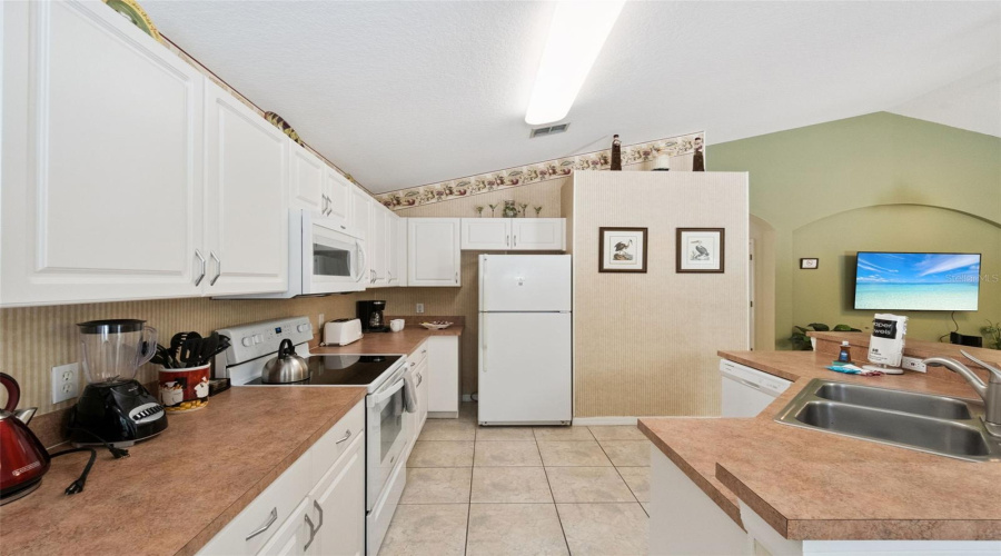 KISSIMMEE, Florida 34746, 4 Bedrooms Bedrooms, ,2 BathroomsBathrooms,Residential,For Sale,CUMBRIAN LAKES,0,MFRO6418381