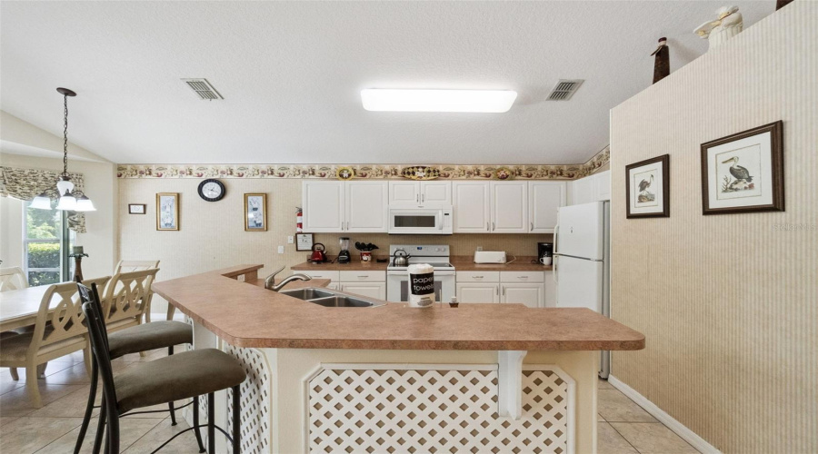 KISSIMMEE, Florida 34746, 4 Bedrooms Bedrooms, ,2 BathroomsBathrooms,Residential,For Sale,CUMBRIAN LAKES,0,MFRO6418381