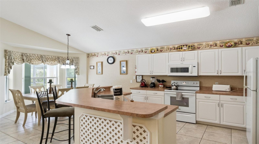 KISSIMMEE, Florida 34746, 4 Bedrooms Bedrooms, ,2 BathroomsBathrooms,Residential,For Sale,CUMBRIAN LAKES,0,MFRO6418381