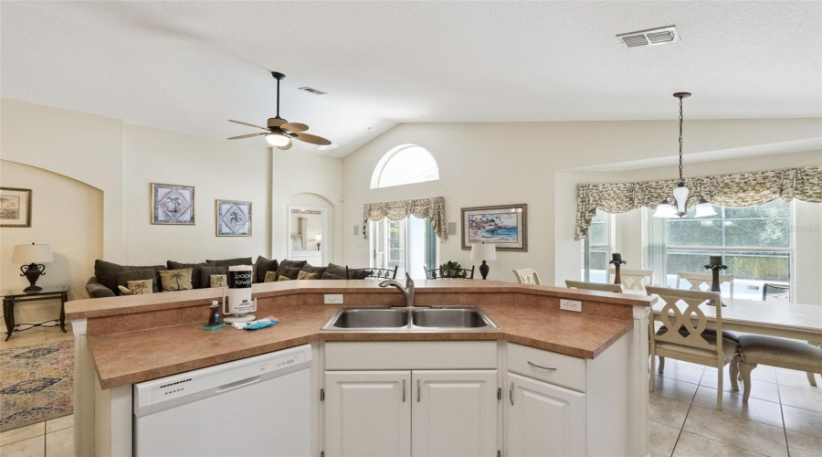 KISSIMMEE, Florida 34746, 4 Bedrooms Bedrooms, ,2 BathroomsBathrooms,Residential,For Sale,CUMBRIAN LAKES,0,MFRO6418381