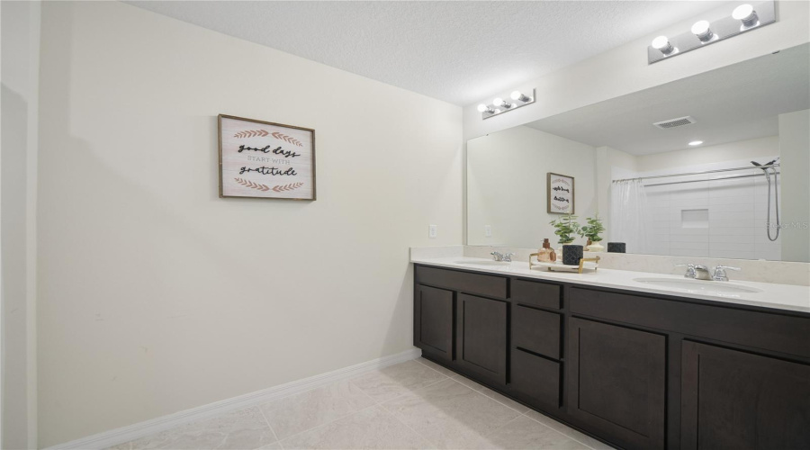 KISSIMMEE, Florida 34746, 3 Bedrooms Bedrooms, ,2 BathroomsBathrooms,Residential,For Sale,SPARKLING SHELL,0,MFRO6373996