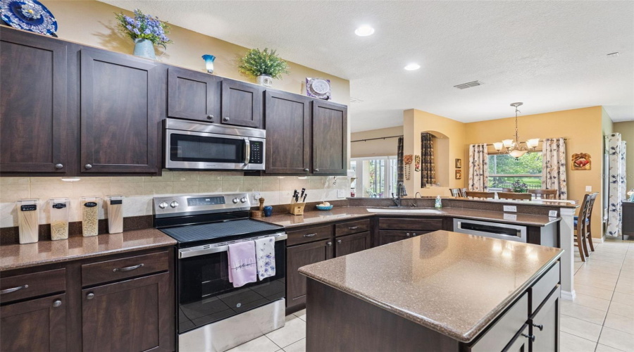 Center Island Counter top in the kitchen
