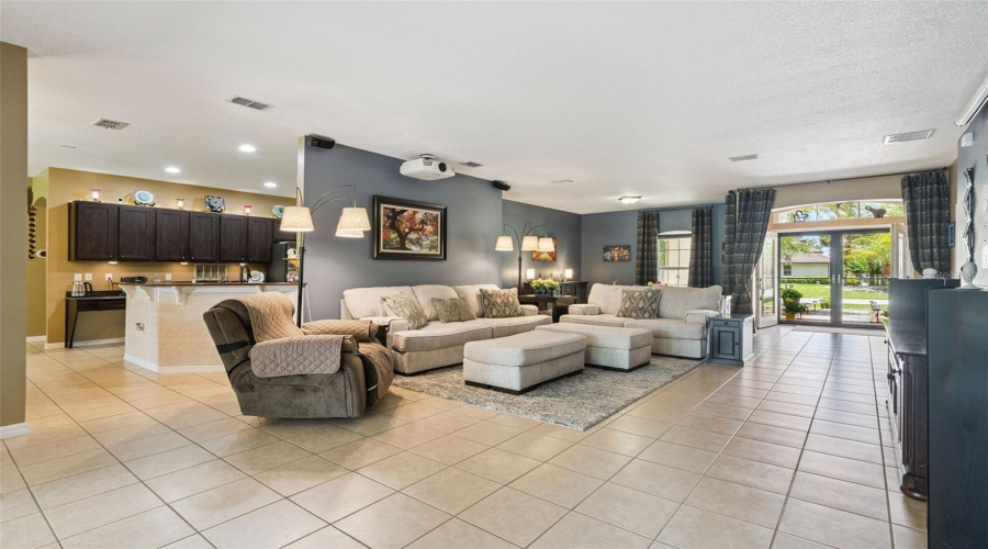 Living Room / Kitchen