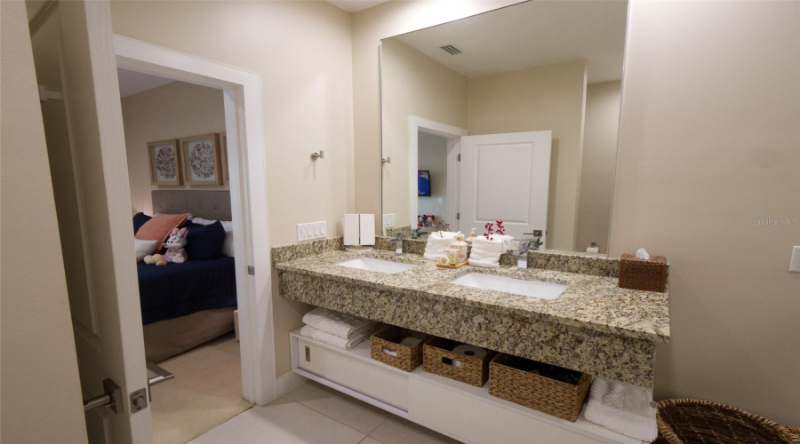 KISSIMMEE, Florida 34747, 4 Bedrooms Bedrooms, ,4 BathroomsBathrooms,Residential,For Sale,RECIFE,0,MFRO6413855