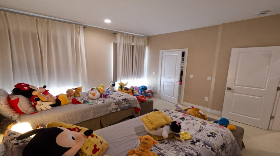 KISSIMMEE, Florida 34747, 4 Bedrooms Bedrooms, ,4 BathroomsBathrooms,Residential,For Sale,RECIFE,0,MFRO6413855
