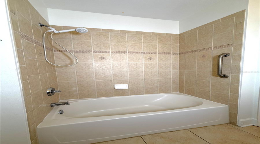KISSIMMEE, Florida 34747, 3 Bedrooms Bedrooms, ,2 BathroomsBathrooms,Residential,For Sale,VAUX,0,MFRS5152231