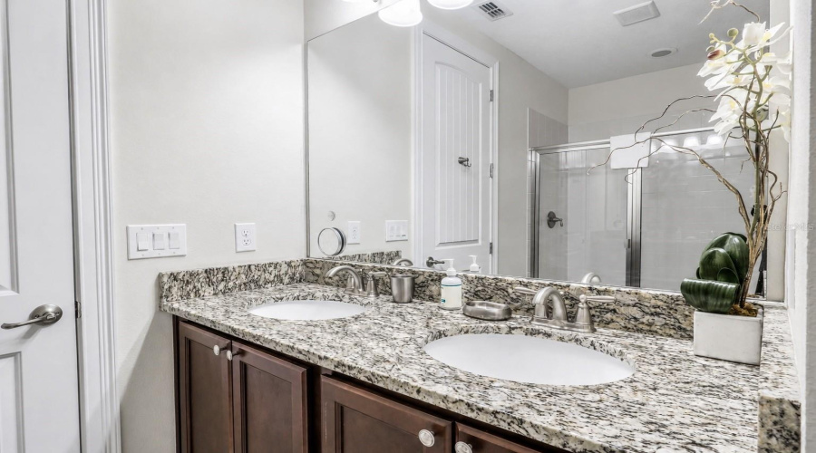 KISSIMMEE, Florida 34747, 8 Bedrooms Bedrooms, ,7 BathroomsBathrooms,Residential,For Sale,LASSO,0,MFRO6418592