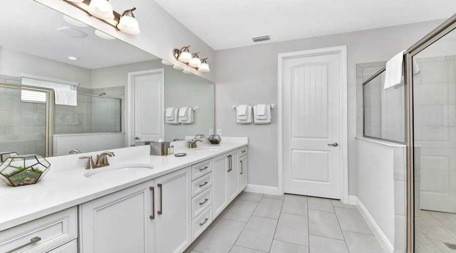 KISSIMMEE, Florida 34747, 5 Bedrooms Bedrooms, ,5 BathroomsBathrooms,Residential,For Sale,SOUTHFIELD,0,MFRO6418879