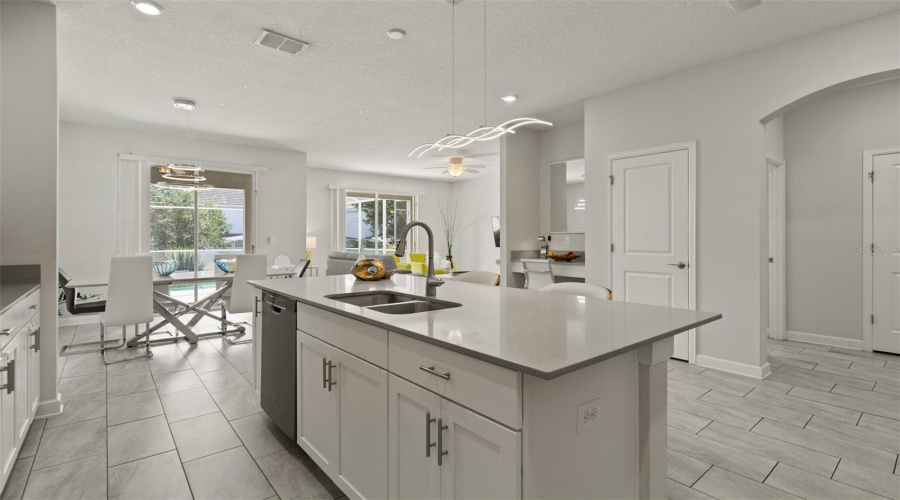 DAVENPORT, Florida 33896, 6 Bedrooms Bedrooms, ,5 BathroomsBathrooms,Residential,For Sale,FLANGE,0,MFRO6415613