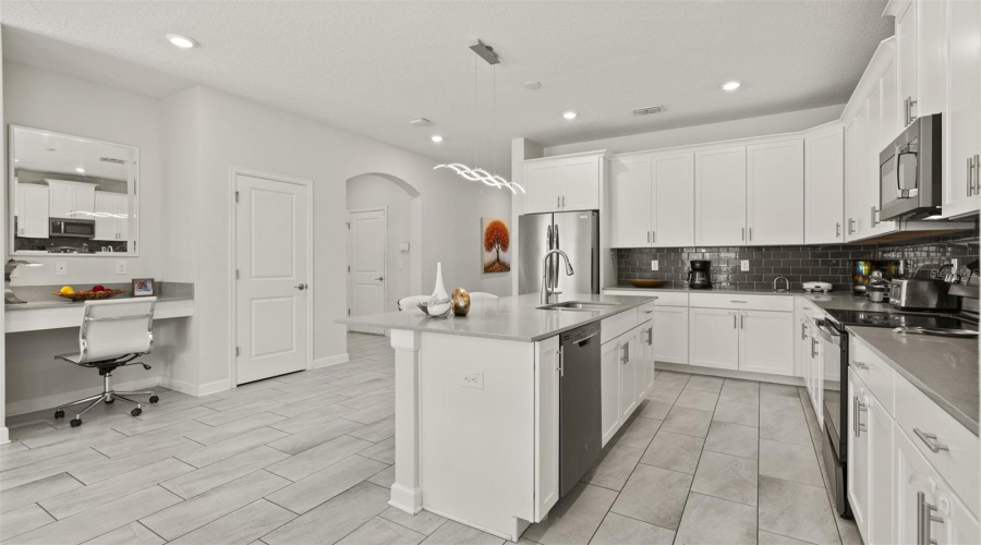 DAVENPORT, Florida 33896, 6 Bedrooms Bedrooms, ,5 BathroomsBathrooms,Residential,For Sale,FLANGE,0,MFRO6415613