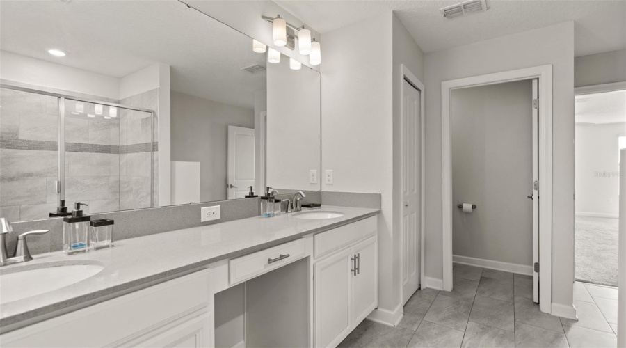 DAVENPORT, Florida 33896, 6 Bedrooms Bedrooms, ,5 BathroomsBathrooms,Residential,For Sale,FLANGE,0,MFRO6415613