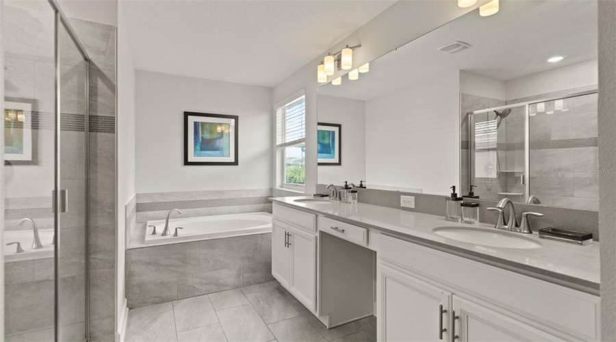 DAVENPORT, Florida 33896, 6 Bedrooms Bedrooms, ,5 BathroomsBathrooms,Residential,For Sale,FLANGE,0,MFRO6415613