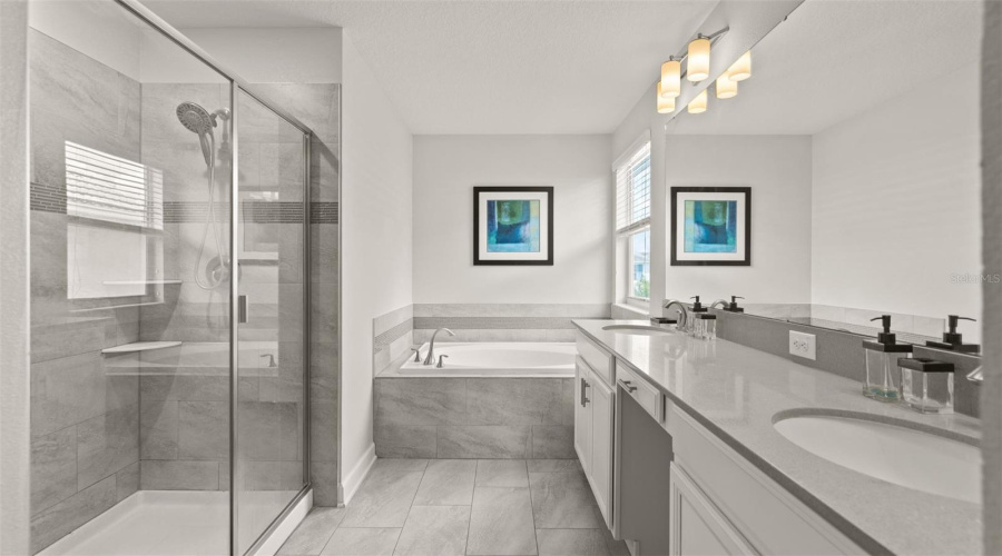 DAVENPORT, Florida 33896, 6 Bedrooms Bedrooms, ,5 BathroomsBathrooms,Residential,For Sale,FLANGE,0,MFRO6415613