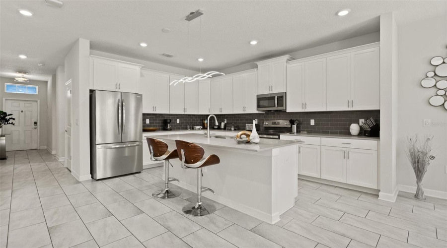 DAVENPORT, Florida 33896, 6 Bedrooms Bedrooms, ,5 BathroomsBathrooms,Residential,For Sale,FLANGE,0,MFRO6415613
