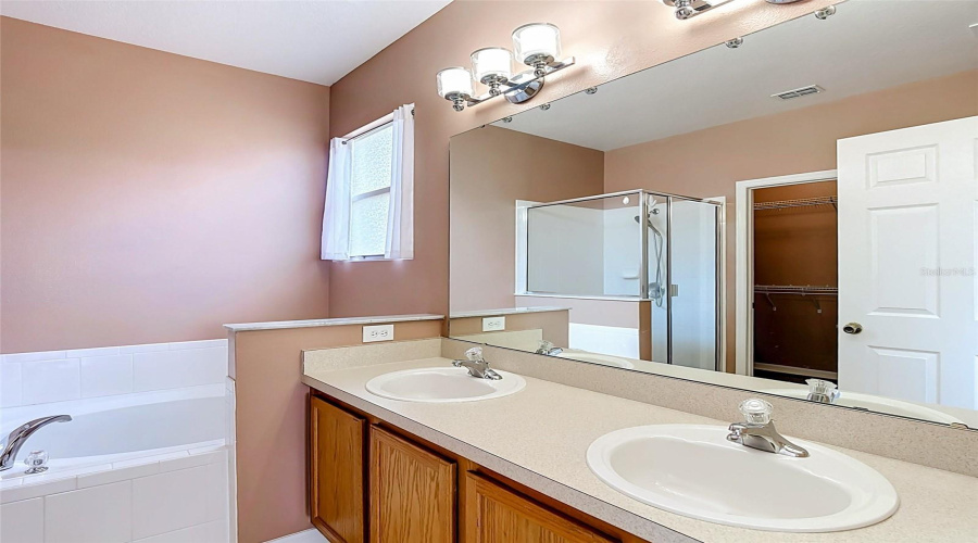 DAVENPORT, Florida 33837, 3 Bedrooms Bedrooms, ,2 BathroomsBathrooms,Residential,For Sale,SUNSET VIEW,0,MFRO6419081