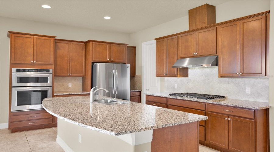ORLANDO, Florida 32836, 5 Bedrooms Bedrooms, ,4 BathroomsBathrooms,Residential,For Sale,LEMON LAKE,0,MFRO6418930