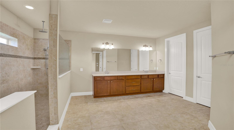 ORLANDO, Florida 32836, 5 Bedrooms Bedrooms, ,4 BathroomsBathrooms,Residential,For Sale,LEMON LAKE,0,MFRO6418930