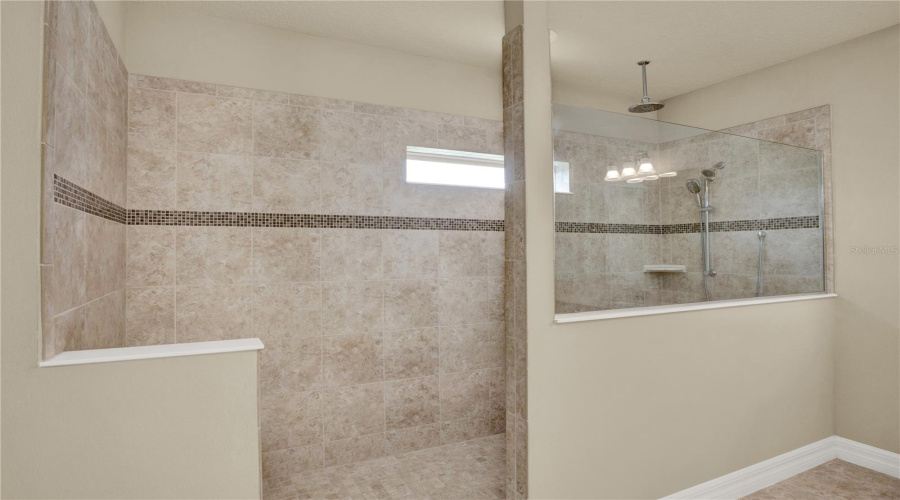 ORLANDO, Florida 32836, 5 Bedrooms Bedrooms, ,4 BathroomsBathrooms,Residential,For Sale,LEMON LAKE,0,MFRO6418930