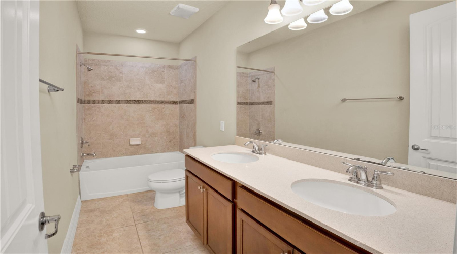 ORLANDO, Florida 32836, 5 Bedrooms Bedrooms, ,4 BathroomsBathrooms,Residential,For Sale,LEMON LAKE,0,MFRO6418930