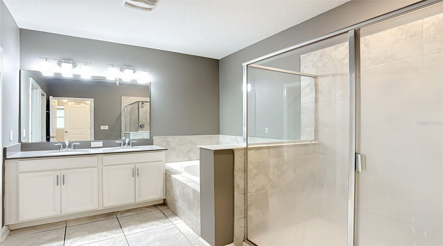 KISSIMMEE, Florida 34746, 4 Bedrooms Bedrooms, ,3 BathroomsBathrooms,Residential,For Sale,TITLE,0,MFRO6415903