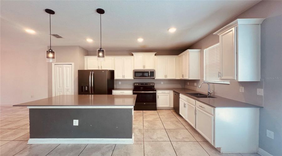 KISSIMMEE, Florida 34746, 4 Bedrooms Bedrooms, ,3 BathroomsBathrooms,Residential,For Sale,TITLE,0,MFRO6415903
