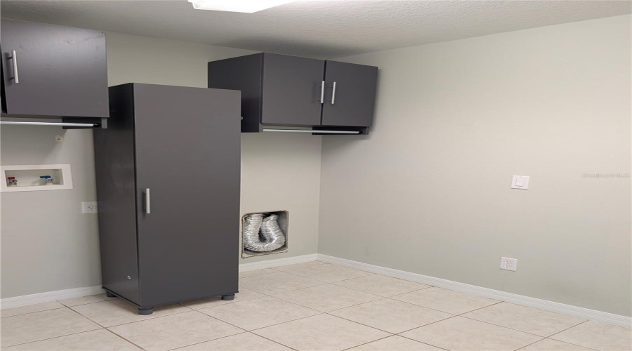 DAVENPORT, Florida 33896, 4 Bedrooms Bedrooms, ,3 BathroomsBathrooms,Residential,For Sale,HENLEY,0,MFRR4911497