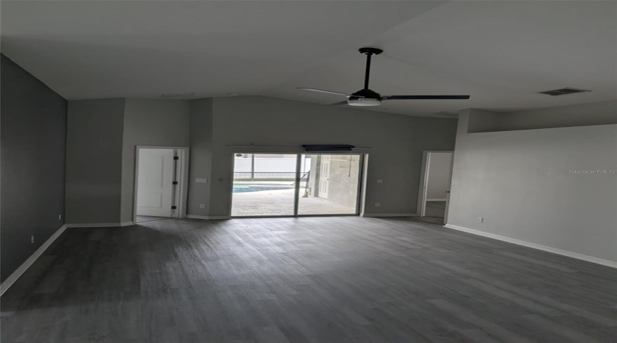 DAVENPORT, Florida 33896, 4 Bedrooms Bedrooms, ,3 BathroomsBathrooms,Residential,For Sale,HENLEY,0,MFRR4911497