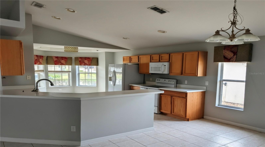 DAVENPORT, Florida 33896, 4 Bedrooms Bedrooms, ,3 BathroomsBathrooms,Residential,For Sale,HENLEY,0,MFRR4911497