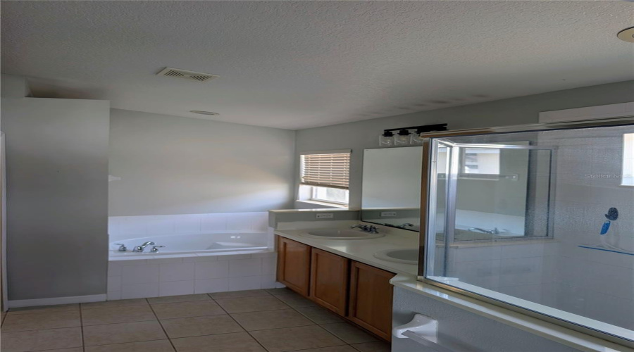 DAVENPORT, Florida 33896, 4 Bedrooms Bedrooms, ,3 BathroomsBathrooms,Residential,For Sale,HENLEY,0,MFRR4911497