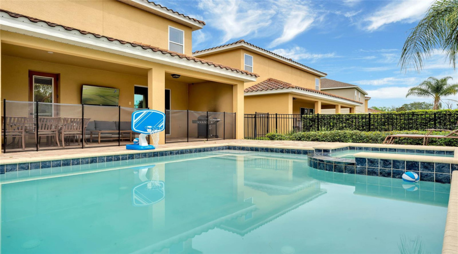 Pool & Spa